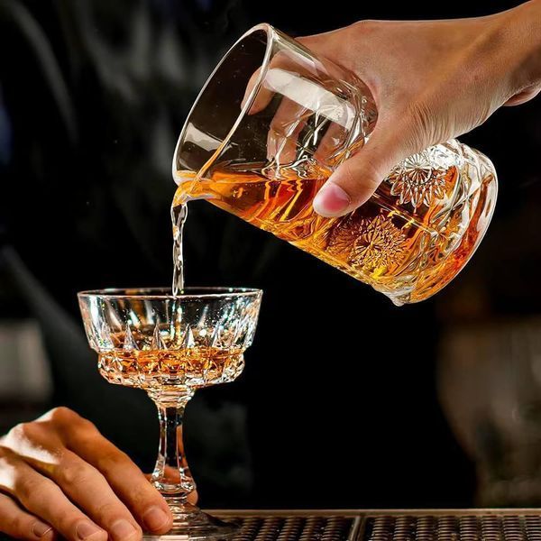 Змішувальний стакан Vintage Bar House для змішування коктейлів з носиком 700 мл BH-MxGlVin-700 фото